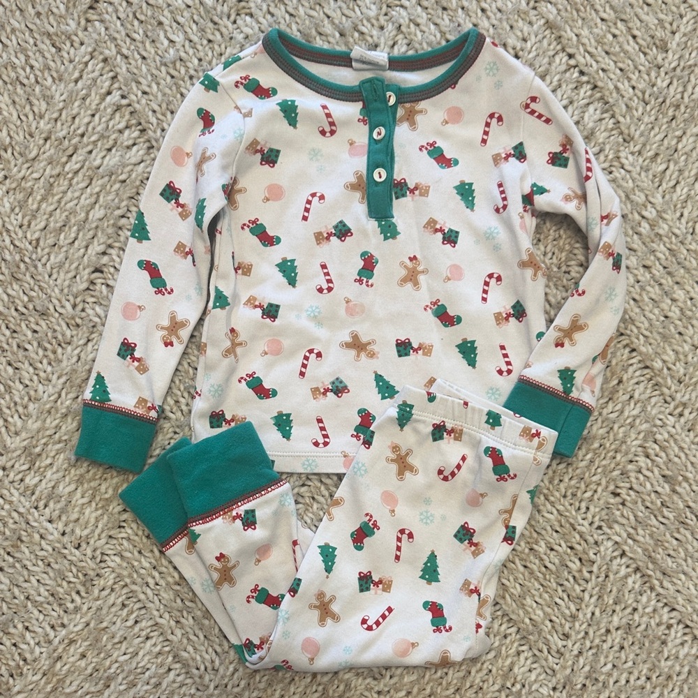 EUC Starting out gingerbread bows presents print pajama set size 2t